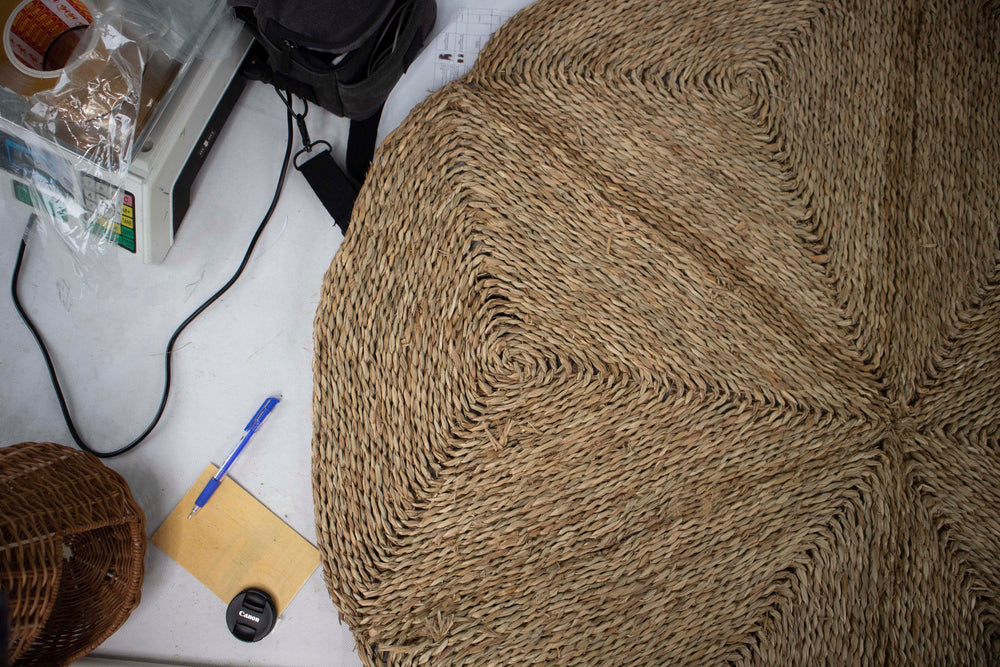 Round Natural Fiber Seagrass Woven Area Rug.